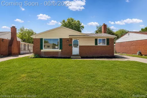 9426 Chamberlain St, Romulus, MI 48174