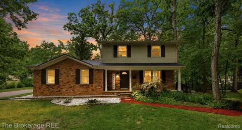 5639 Cross Village Rd, Grand Blanc, MI 48439