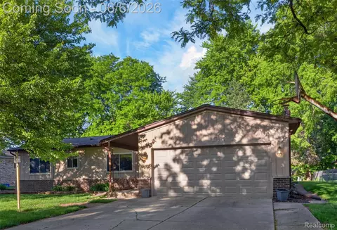 40142 Pallazo Dr, Clinton Township, MI 48038