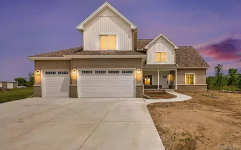 57560 Omo Rd, Ray, MI 48096