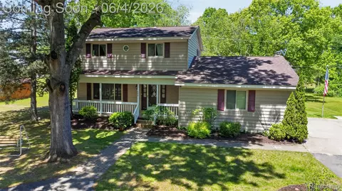 688 Bald Eagle Lake Rd, Brandon, MI 48462