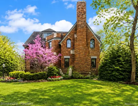 25690 York Rd, Royal Oak, MI 48067