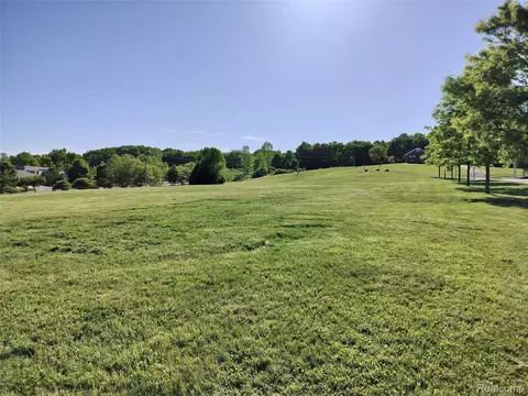 000 N Squirrel Rd, Auburn Hills, MI 48326