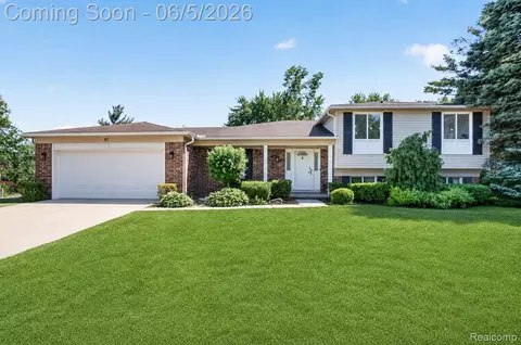 87 Duncan Dr, Troy, MI 48098