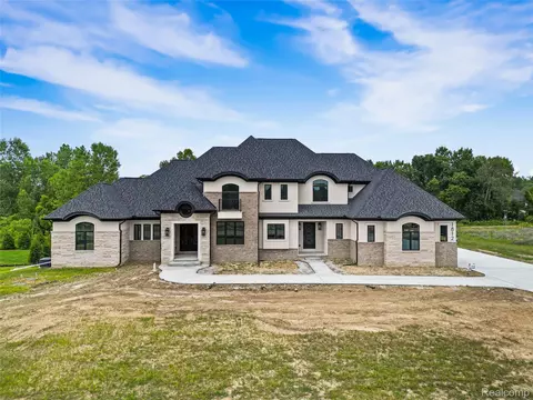 1812 Vista Dr, Oakland, MI 48363