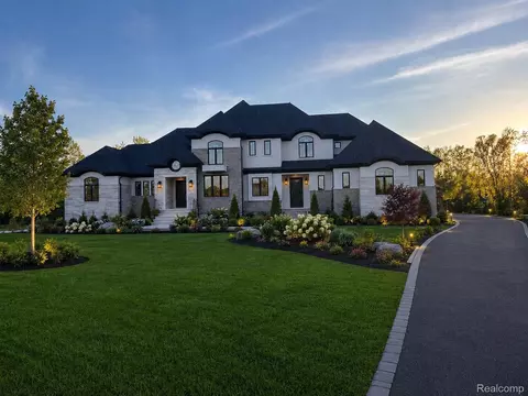 1812 Vista Dr, Oakland, MI 48363