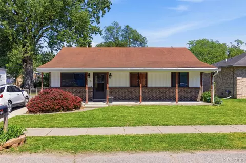 6108 N Carlson St, Westland, MI 48185