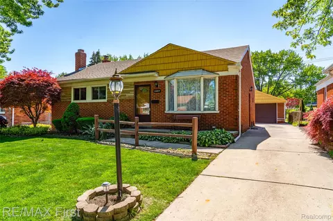 24815 Beck Ave, Eastpointe, MI 48021