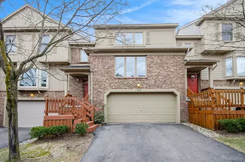 4243 Breckenridge Dr, West Bloomfield, MI 48322