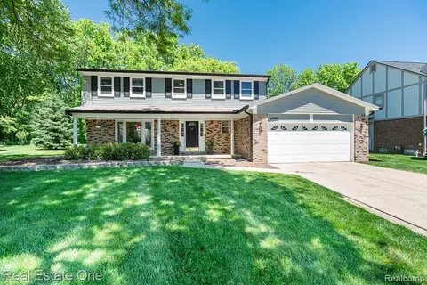 3182 Baypoint Dr, Rochester Hills, MI 48309