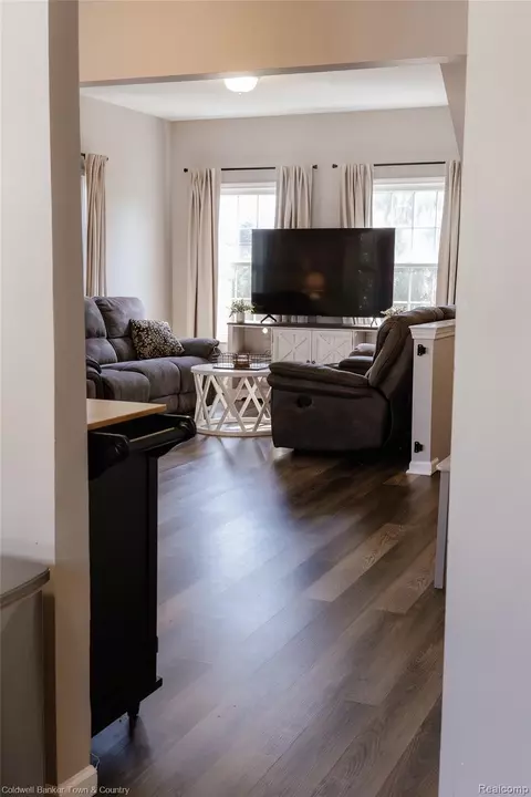 Entry Way - 714 Eagle Dr, Fenton, MI 48430 photo 2 of 5