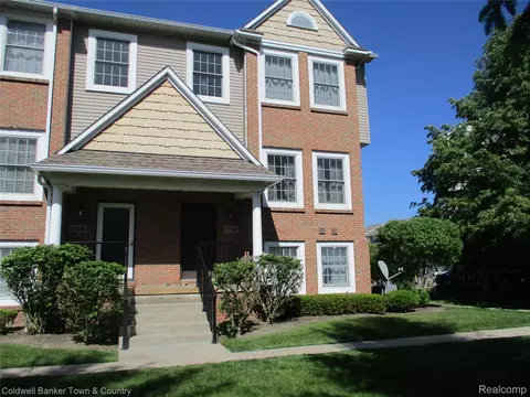 Exterior - 714 Eagle Dr, Fenton, MI 48430 photo 1 of 2