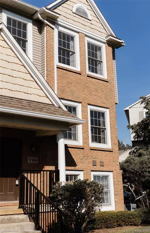 Exterior - 714 Eagle Dr, Fenton, MI 48430 photo 2 of 2