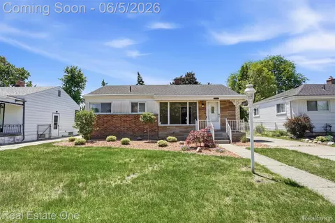 33441 Alta St, Garden City, MI 48135
