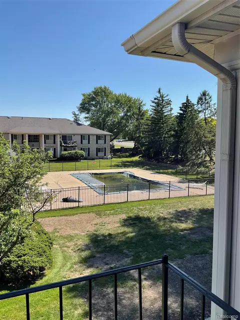 6103 Orchard Lake Rd #203, West Bloomfield, MI 48322