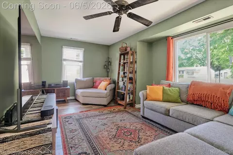 Living - 39185 Chase St, Romulus, MI 48174 photo 1 of 2