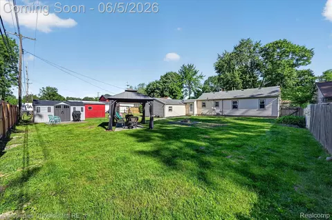 Exterior - 39185 Chase St, Romulus, MI 48174 photo 3 of 4