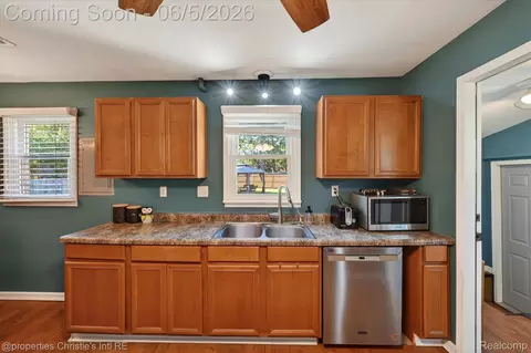 Kitchen - 39185 Chase St, Romulus, MI 48174 photo 2 of 3
