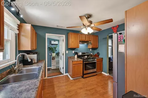 Kitchen - 39185 Chase St, Romulus, MI 48174 photo 3 of 3