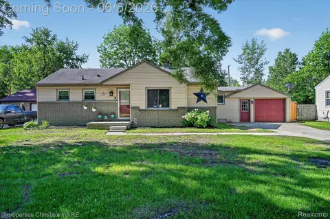 39185 Chase St, Romulus, MI 48174