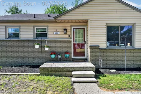 Exterior - 39185 Chase St, Romulus, MI 48174 photo 1 of 4