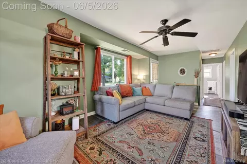 Living - 39185 Chase St, Romulus, MI 48174 photo 2 of 2