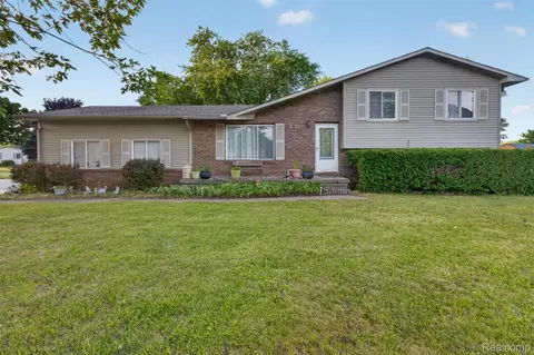 2471 Valley Church Dr, Thetford, MI 48420