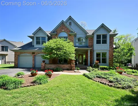 2749 Nicole Ct, West Bloomfield, MI 48324