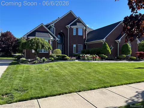 47075 Hidden River Cir S, Canton, MI 48188