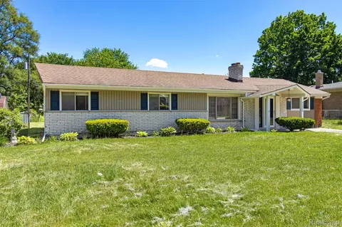 51056 Fairlane Dr, Shelby Township, MI 48316