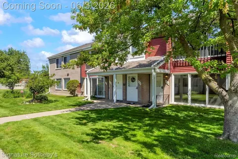508 Sunset Ln, Saint Clair Shores, MI 48082