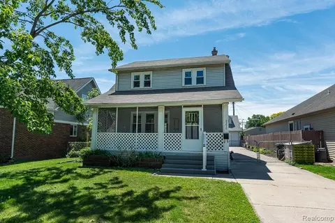 22612 Arcadia St, Saint Clair Shores, MI 48082