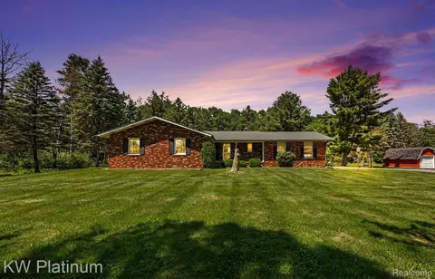 9474 Bartel Rd, Columbus, MI 48063