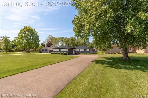 3378 Kingsway Dr, Highland, MI 48356