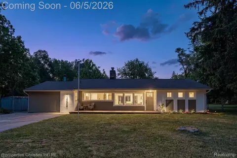 23456 Lee Baker Dr, Southfield, MI 48075