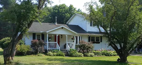 18073 Sharon Valley Rd, Sharon, MI 48158