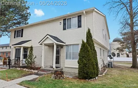 2092 Orchard Crest St, Shelby Township, MI 48317