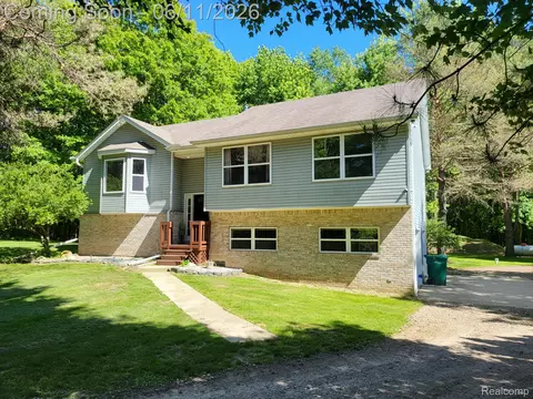 860 N Sashabaw Rd, Brandon, MI 48462