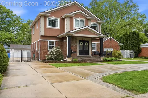 7723 Hazelton St, Dearborn Heights, MI 48127