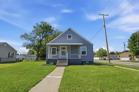 13181 Peach St, Southgate, MI 48195
