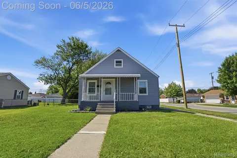 13181 Peach St, Southgate, MI 48195