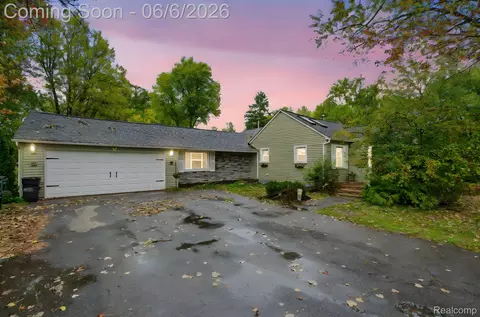 8749 Pacton Dr, Shelby Township, MI 48317