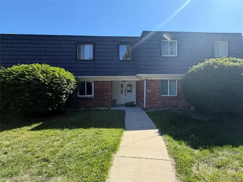 1830 Colonial Village Way #1, Waterford, MI 48328