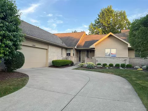 4514 Ravenwood Dr, Grand Blanc, MI 48439