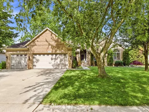 3422 Woodfield Blvd, China, MI 48054