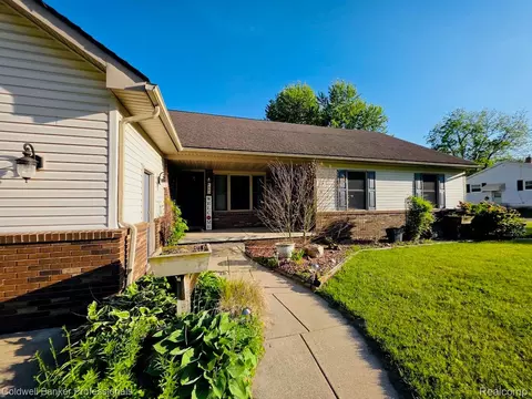 412 Rosette St, Holly, MI 48442