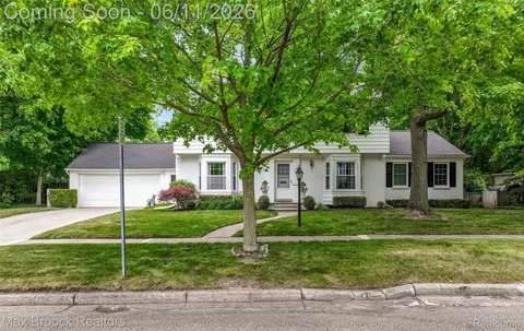 385 Golf View Blvd, Birmingham, MI 48009