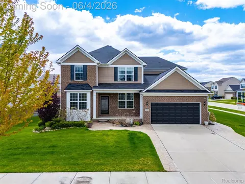 16308 Adelaide Dr, Macomb, MI 48044