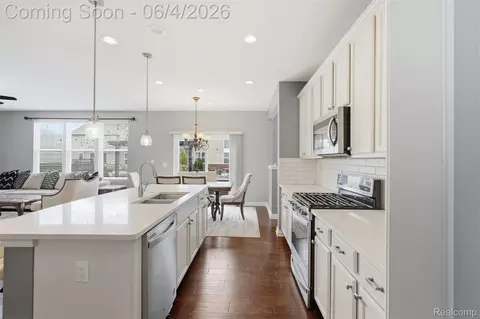 Kitchen - 16308 Adelaide Dr, Macomb, MI 48044 photo 2 of 4