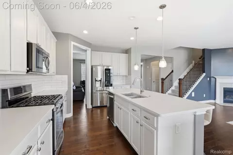 Kitchen - 16308 Adelaide Dr, Macomb, MI 48044 photo 4 of 4